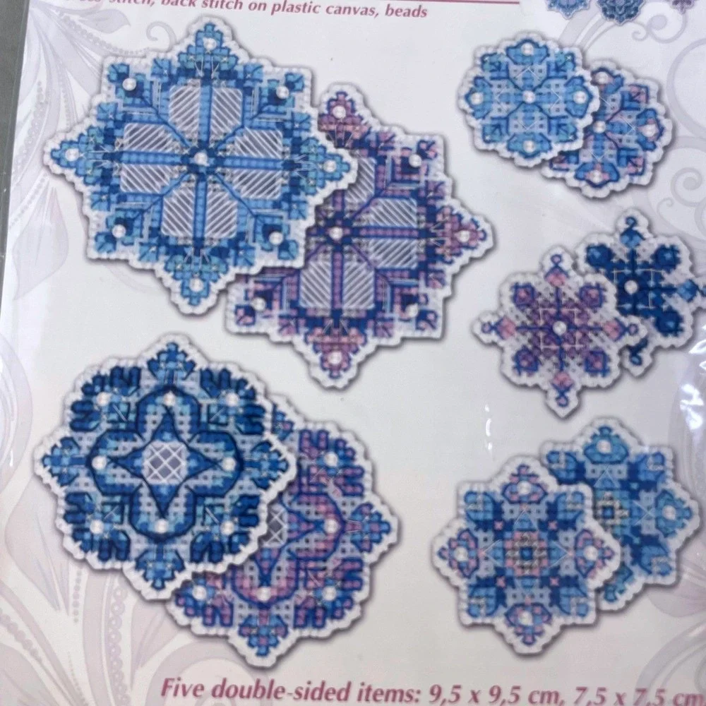 NIP Riolis Cross Stitch‎ Kit Snowflakes 1889AC Plastic Canvas Wool Acrylic Beads