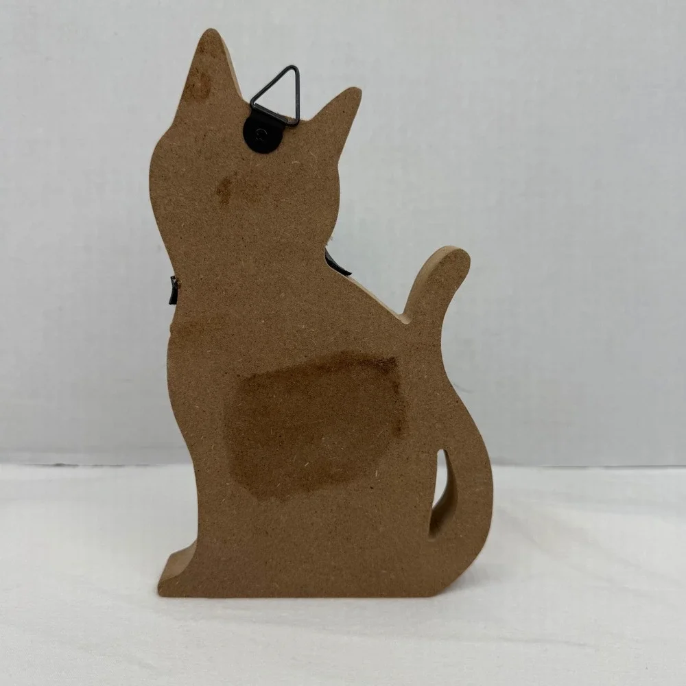 N/A charming wooden