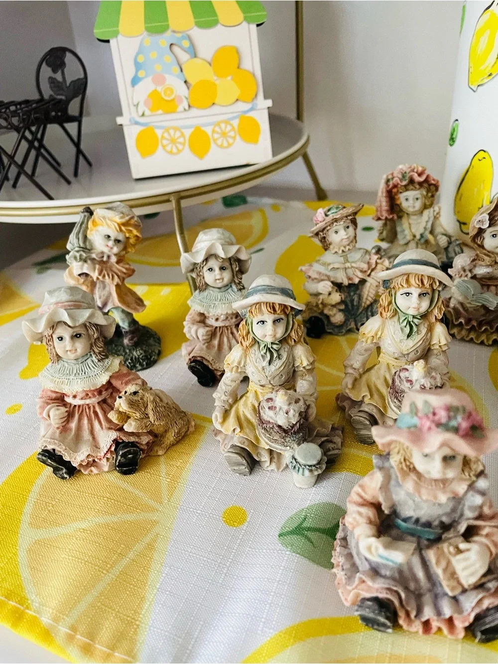 Vintage display figurines please
