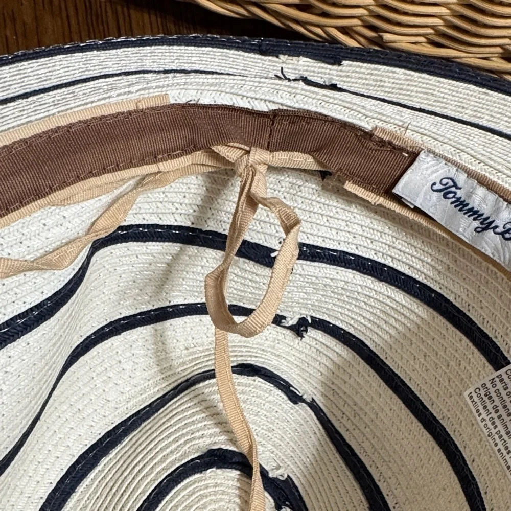 Tommy Bahama chic hat