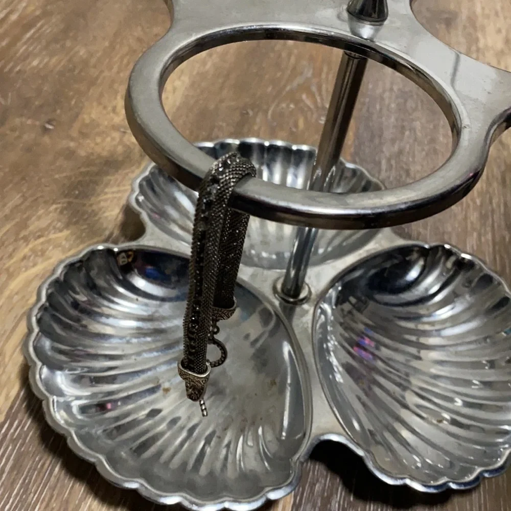 N/A jewelry holder