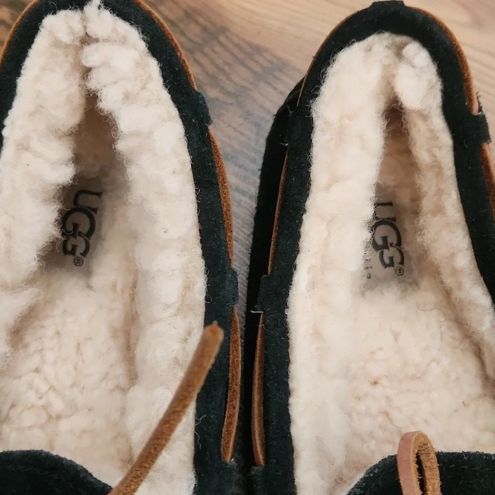 UGG welcome home
