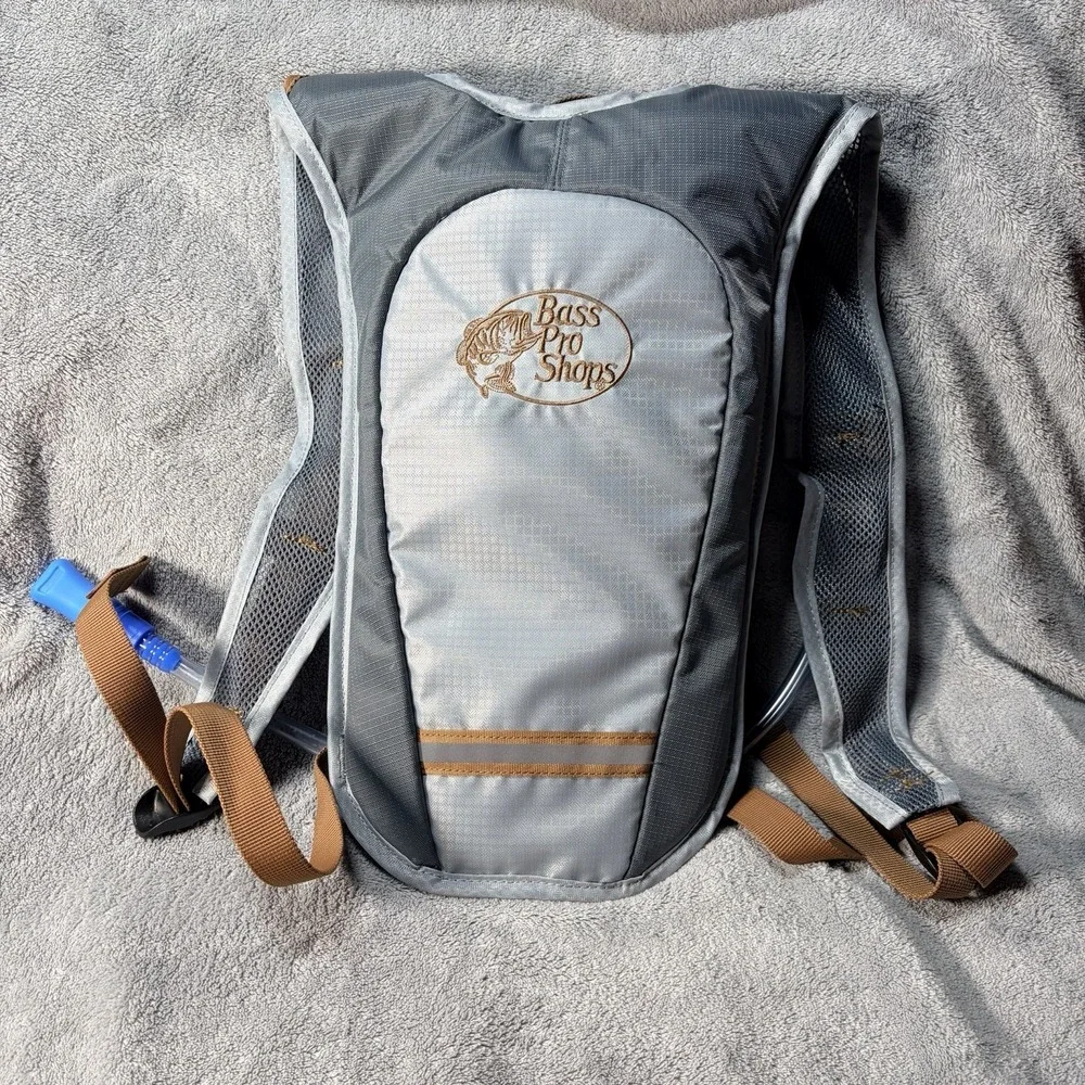 Bass Pro Shops 1.5L Hydration Pack - Brown/Gray