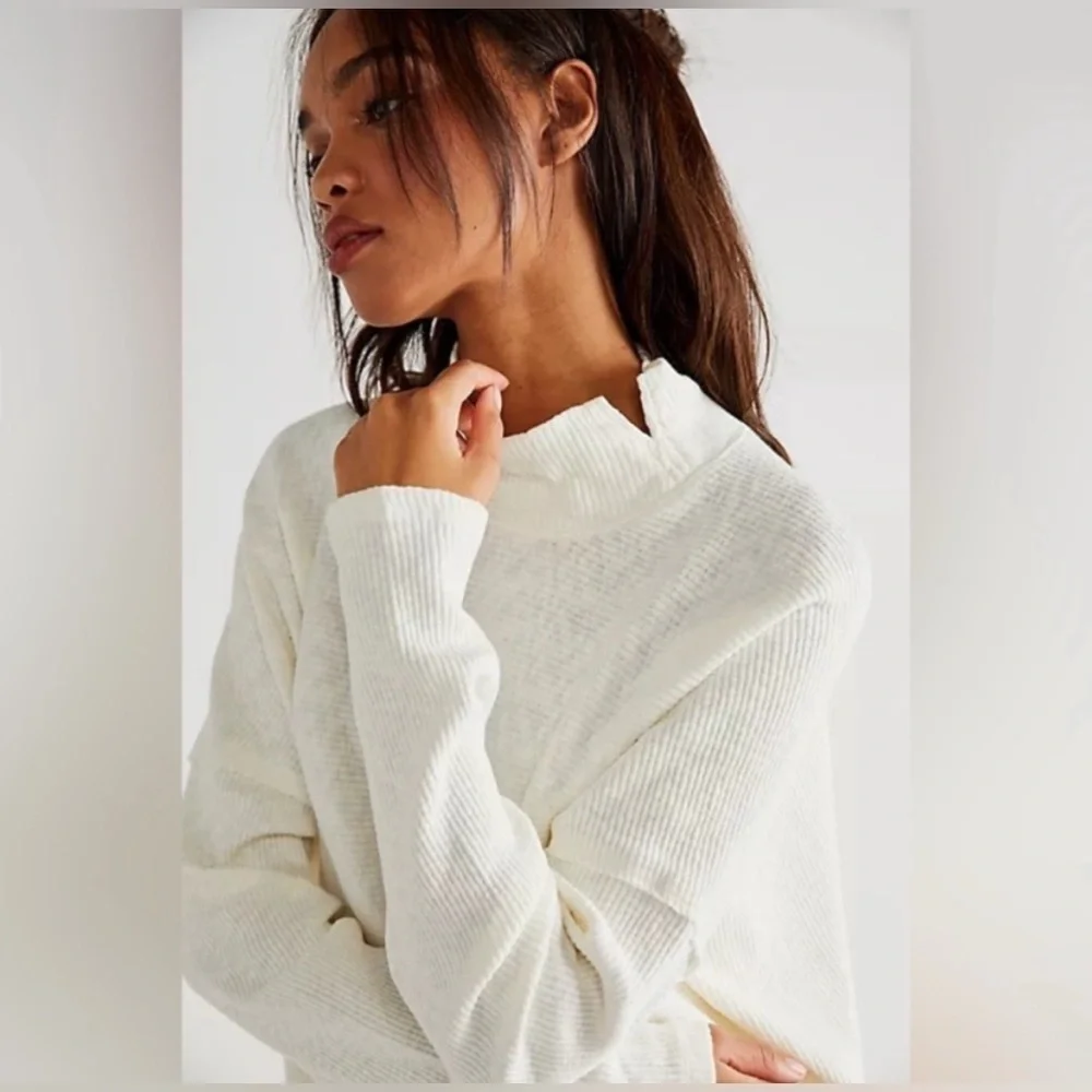 Free People Casey Tunic Sweater im Ivory.  size Small.