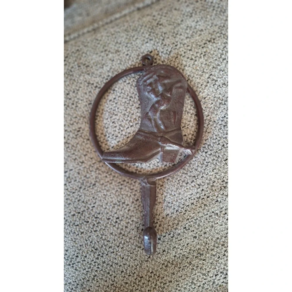 The Unbranded Brand vintage cast