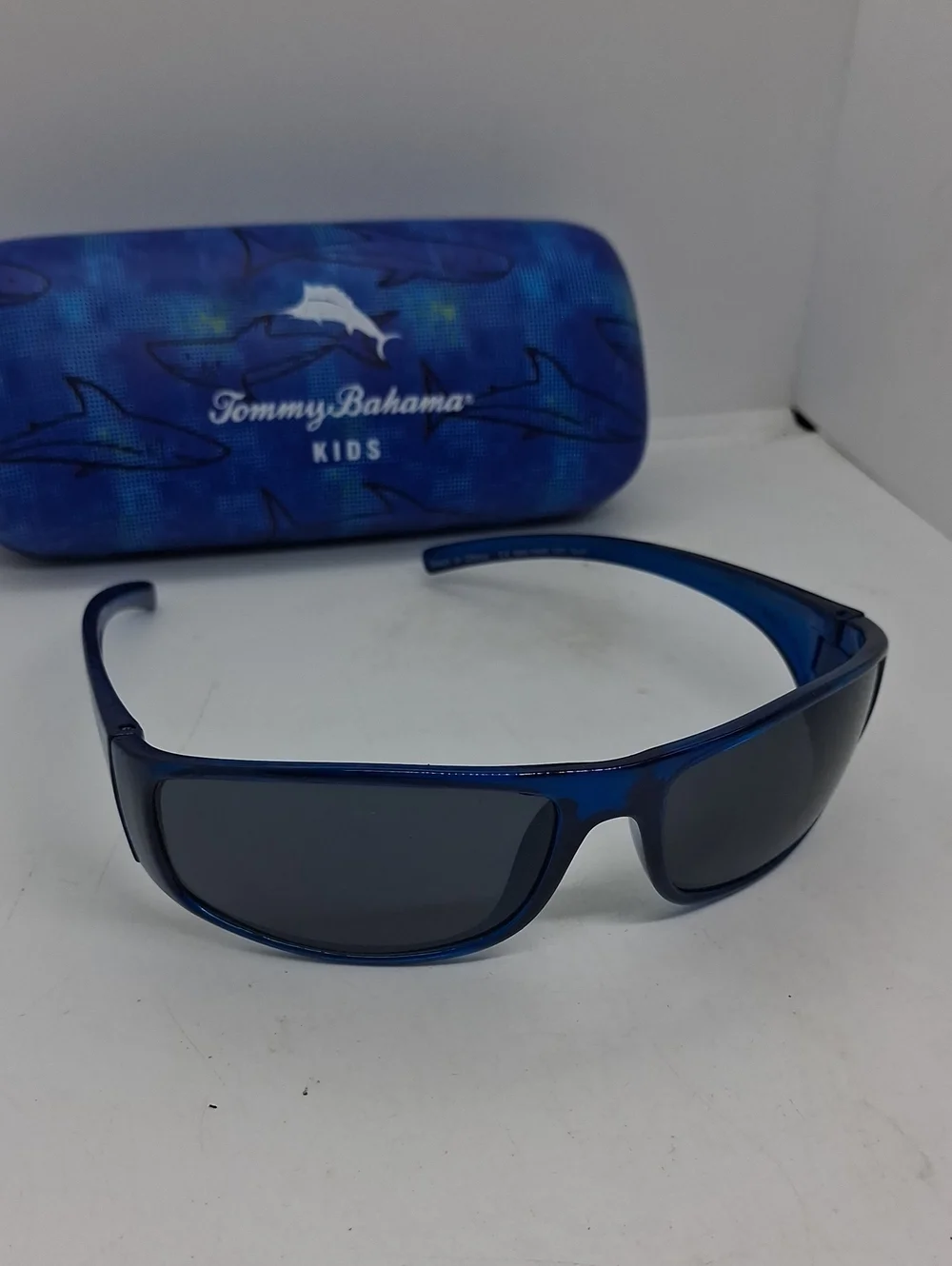 Tommy Bahama case sunglasses tommy