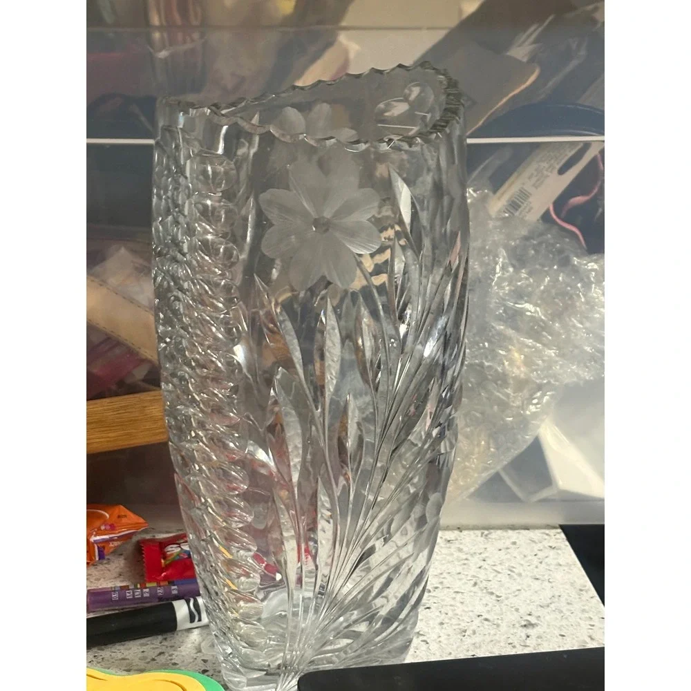 VTG Exquisite Dais Crystal Vase‎ Frosted Floral Cut Glass Heavy Elegant Decor
