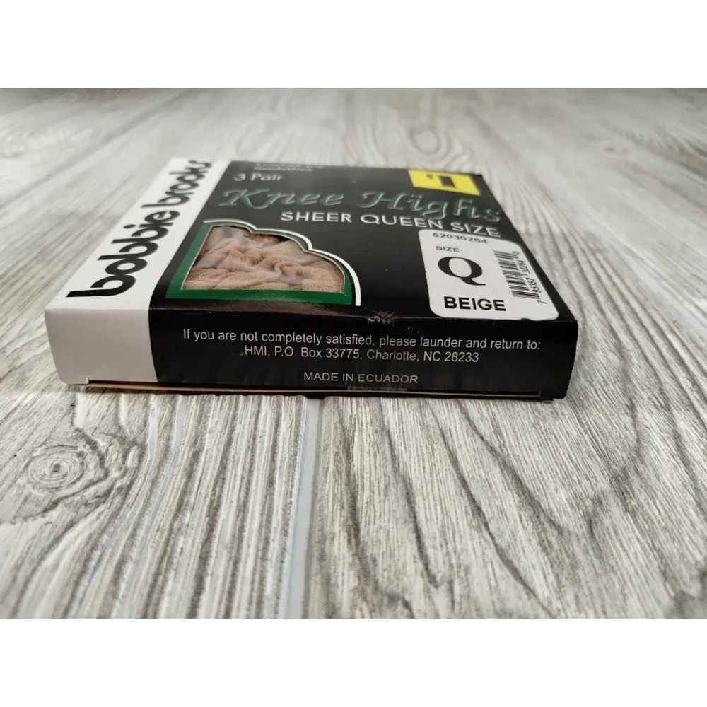 Bobbie Brooks beige knee brooks