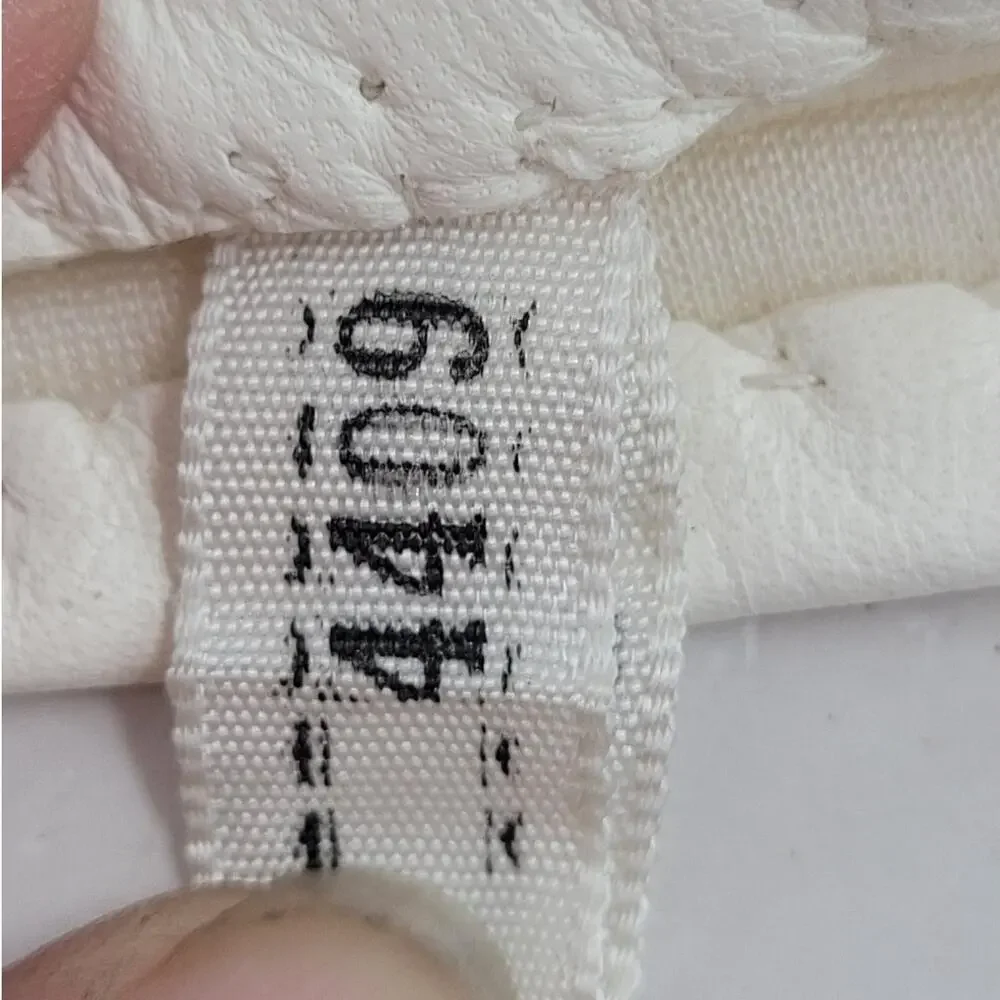 unknown gloves as