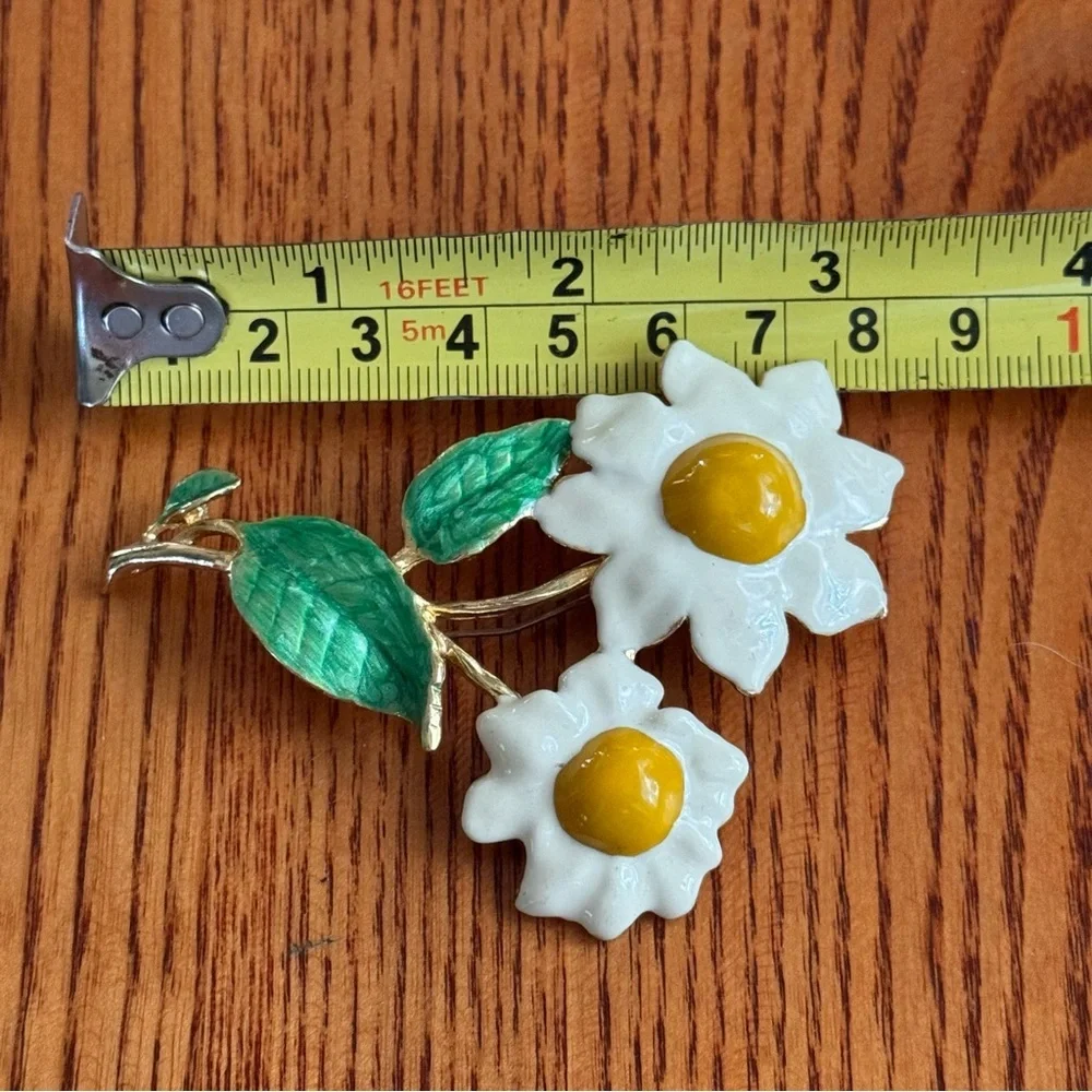 Vintage enamel painted daisy brooch pin gold tone white green yellow costume