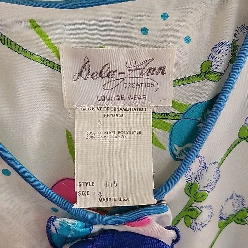 Dela-Ann features crewneck