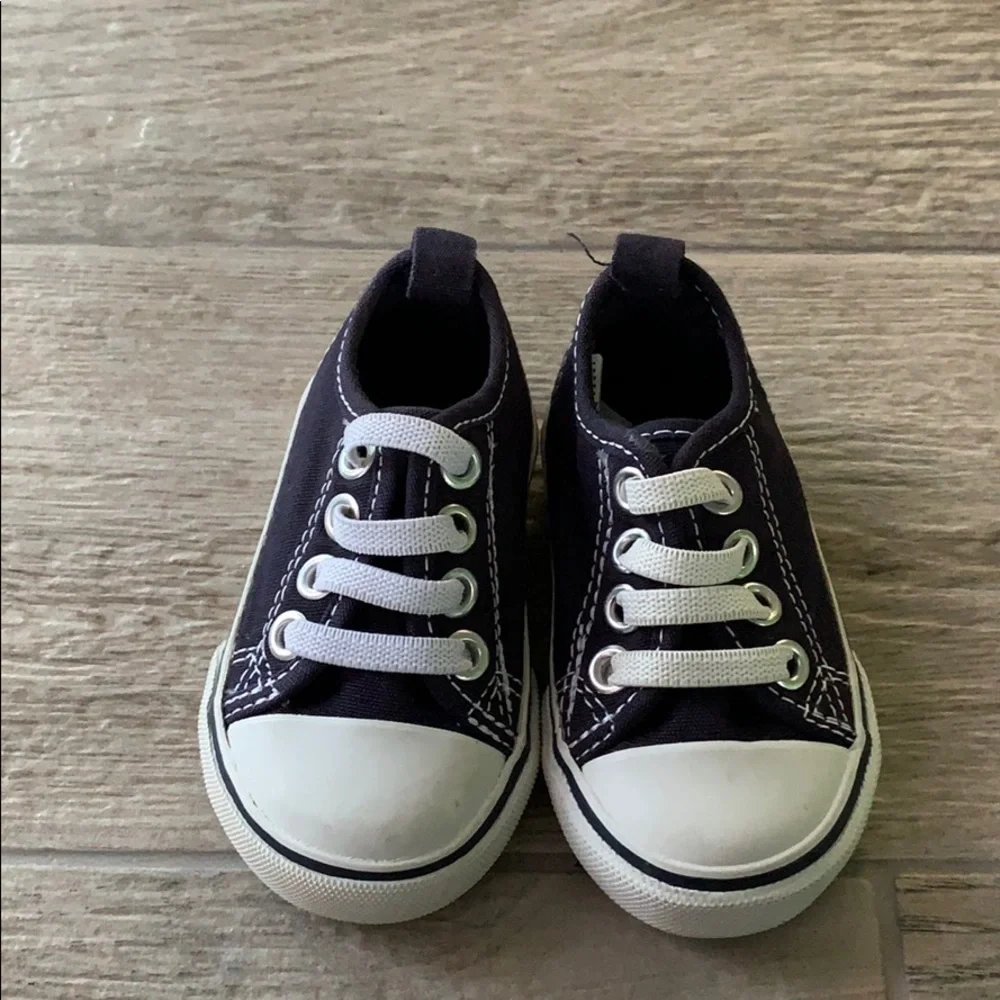 EUC Baby GAP sneakers, infant size 3. Navy
