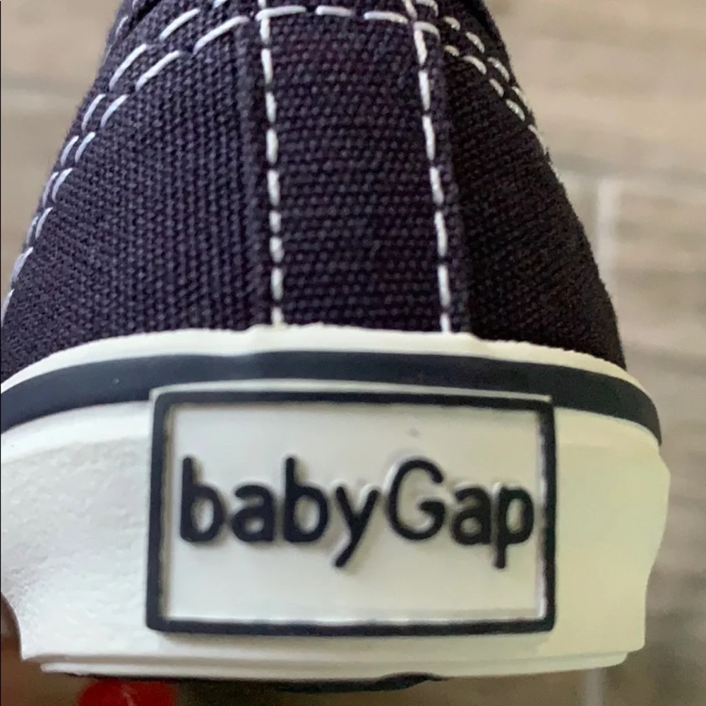 EUC Baby GAP sneakers, infant size 3. Navy