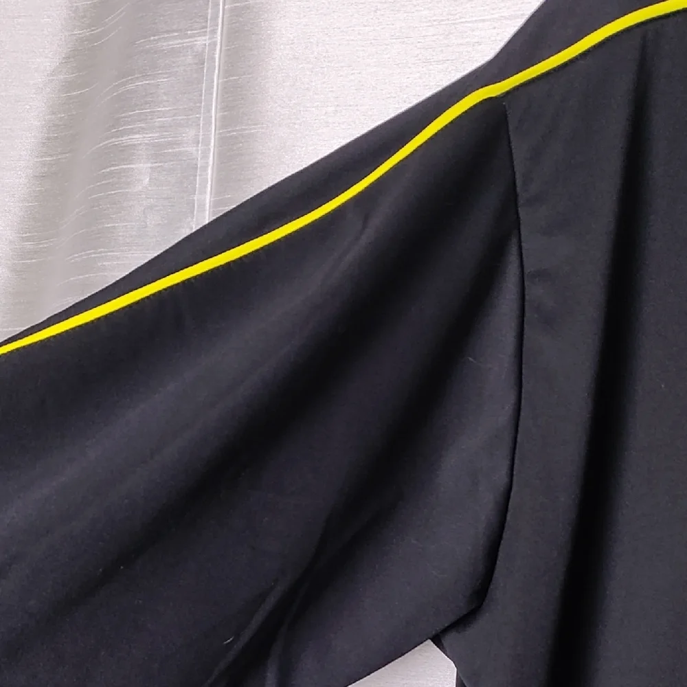 Beachbody P90 Black and Yellow‎ Performance Jacket