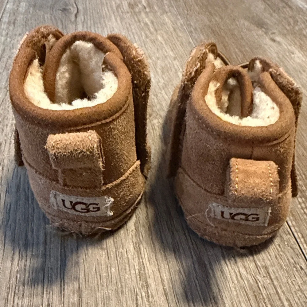 UGG lining lace front
