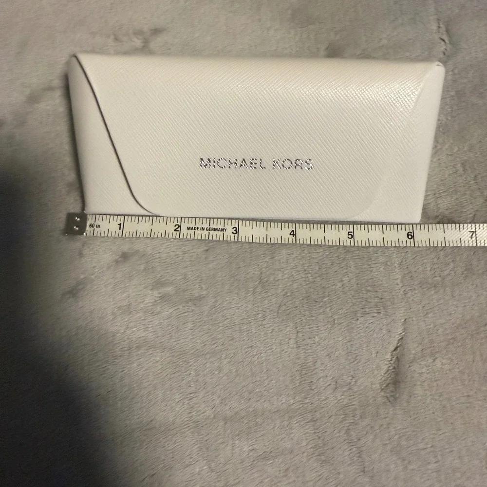 Michael Kors Eyeglass Case White Hard Shell Snap Closure‎ EUC