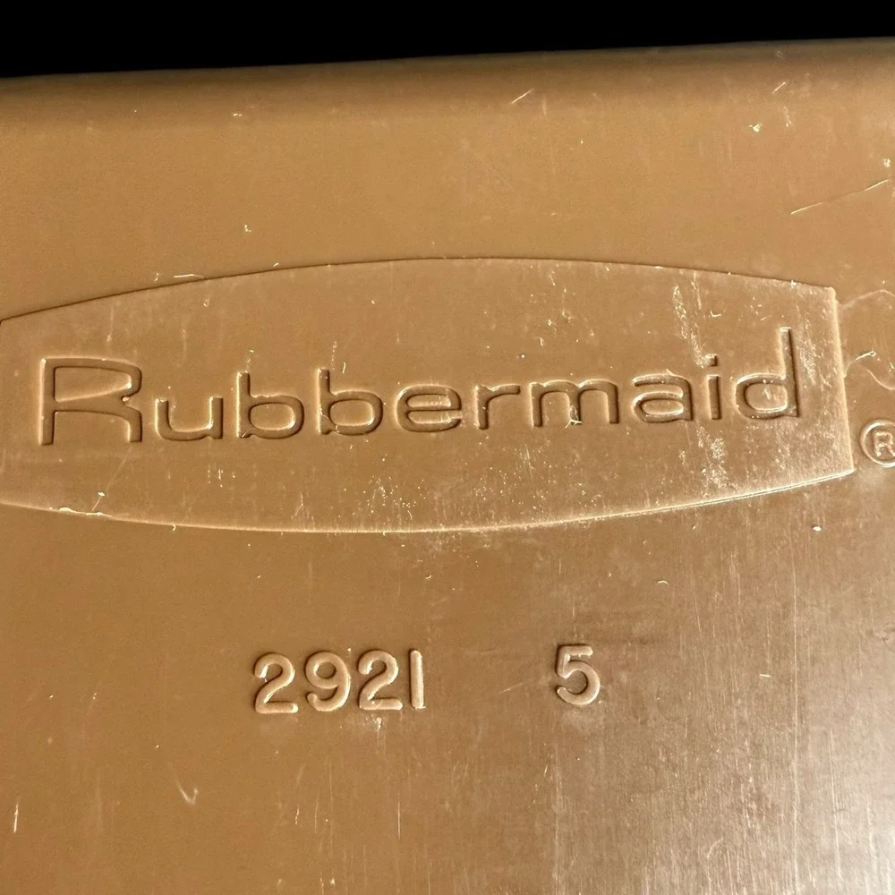 Rubbermaid there are