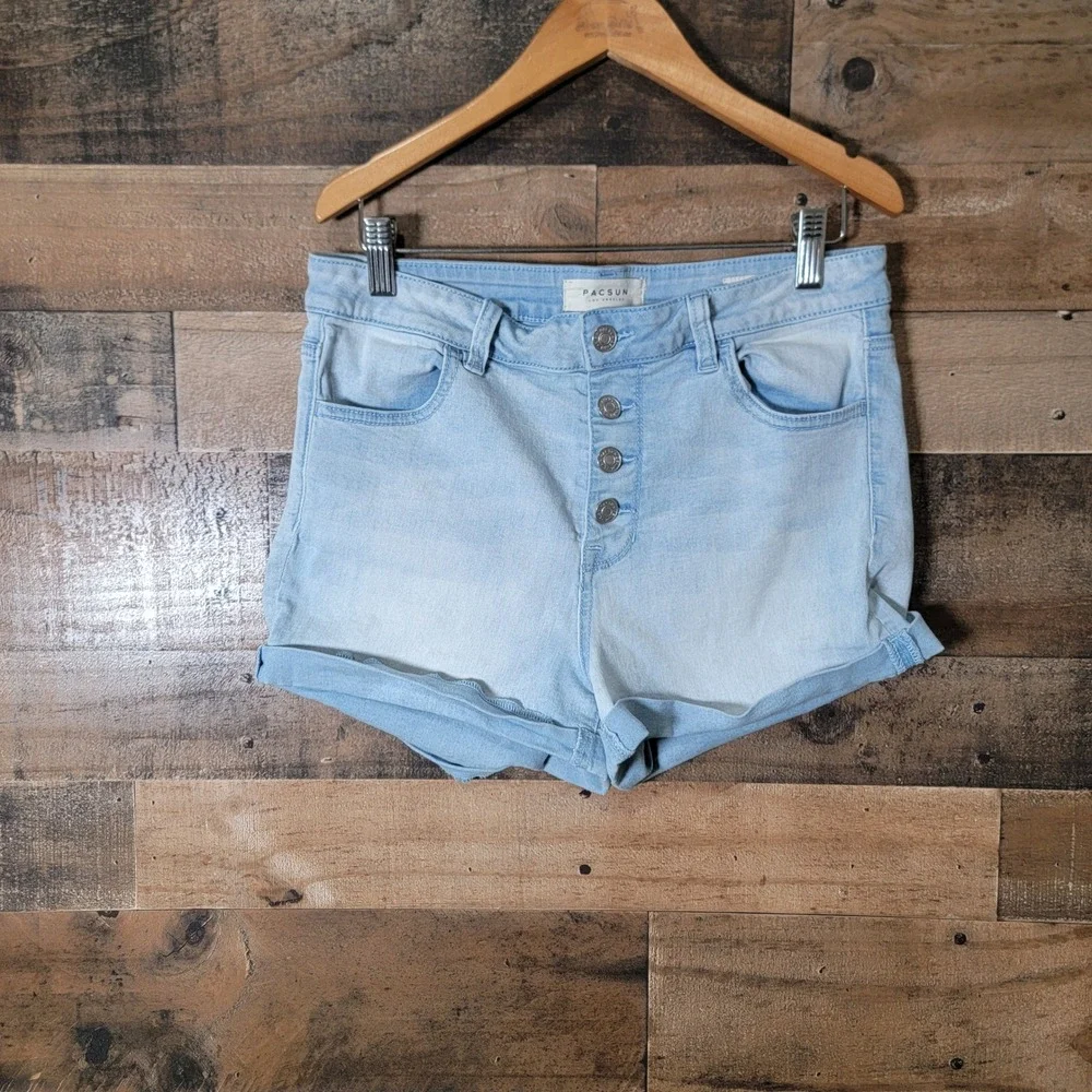 PacSun step into