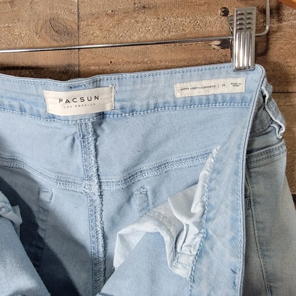 PacSun step into