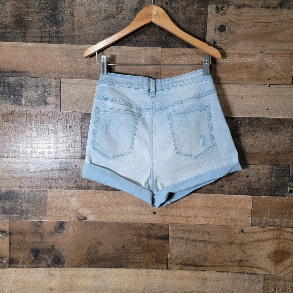 PacSun step into