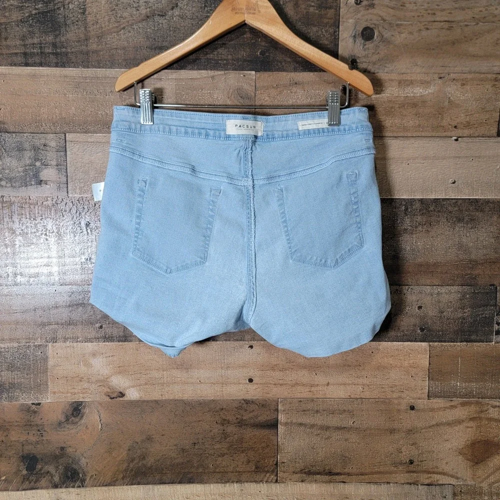 PacSun step into