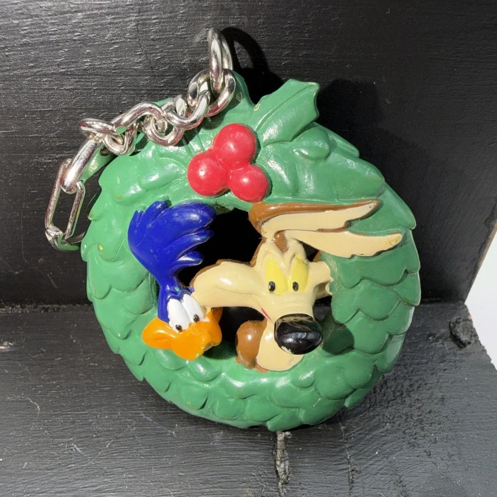 Vintage Looney Tunes Roadrunner & Wile E. Coyote Christmas Wreath PVC Keychain