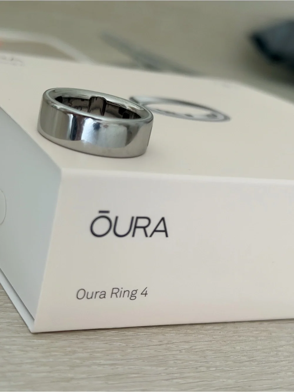 Oura Ring - Gen 4 - Size 8 - Silver: charger, box and amazon covers included