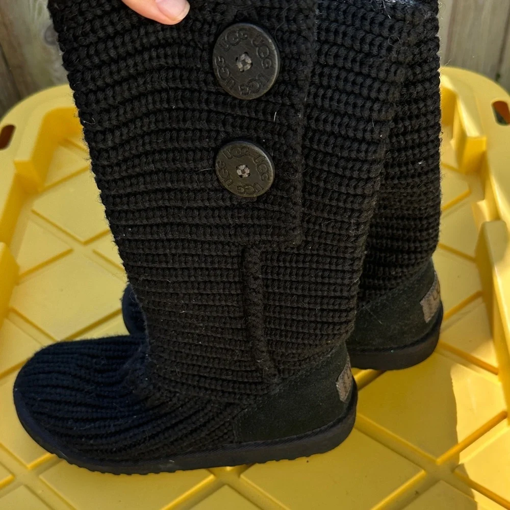 UGG stylish black