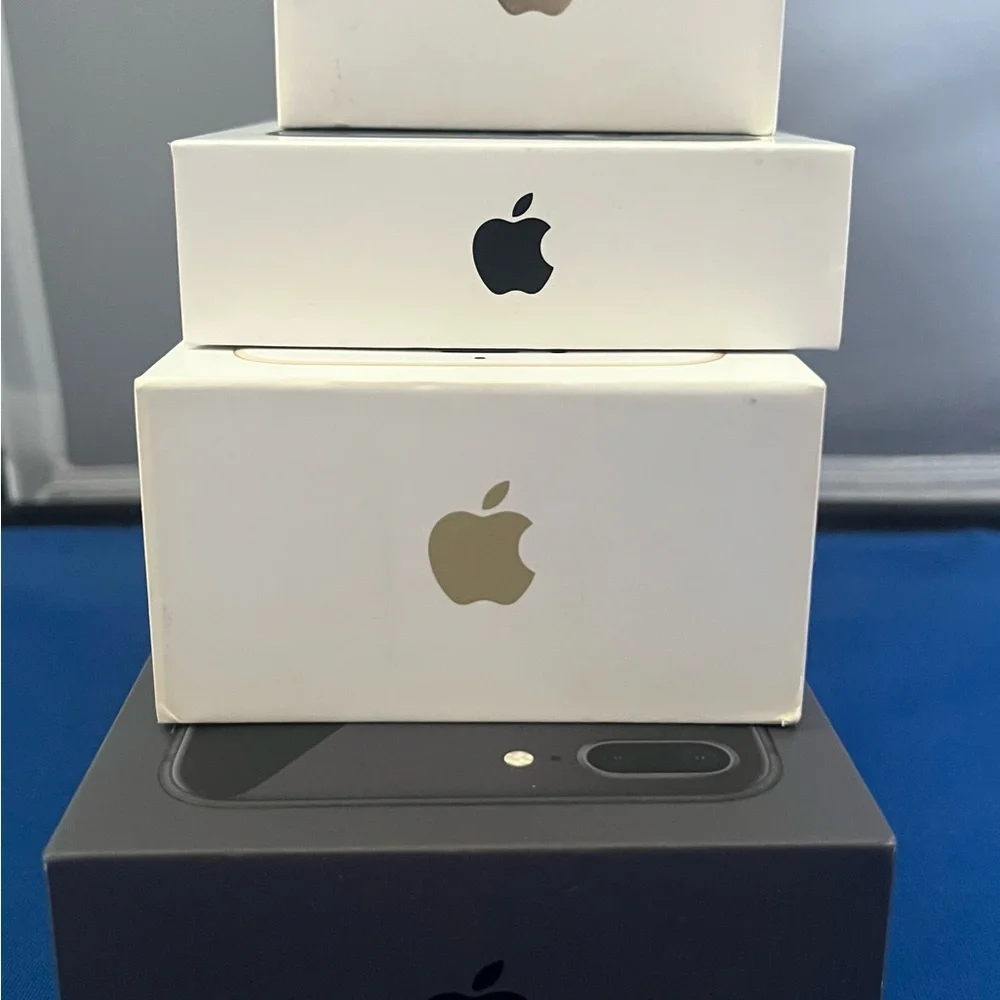 Apple display retail model