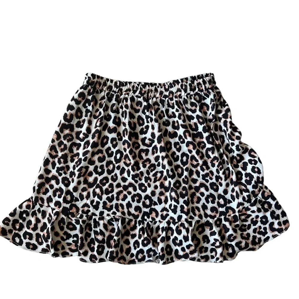 Princess Polly elastic waist animal print leopard ruffle mini skirt size 4