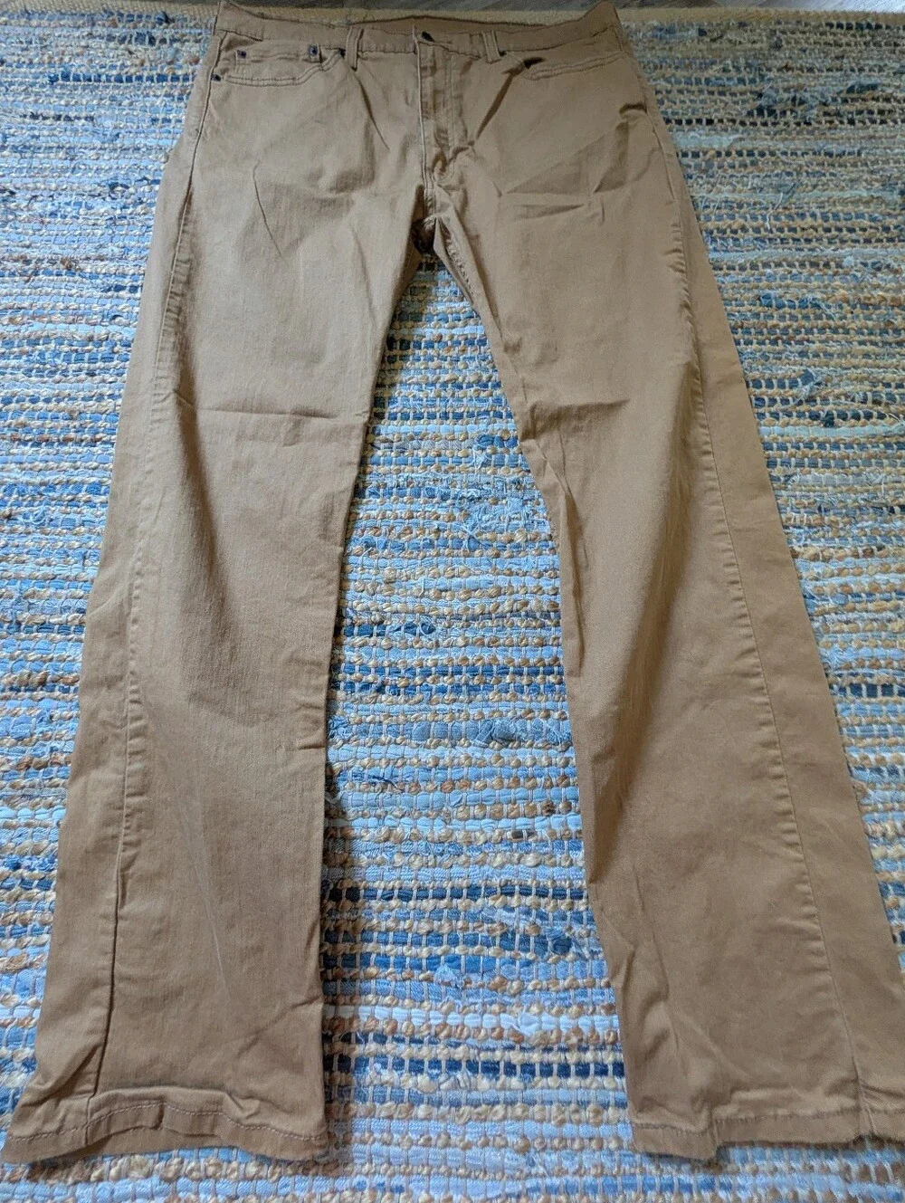 Levis levi tan