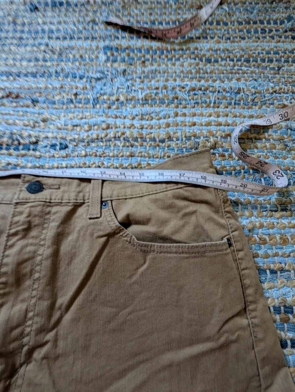 Levis levi tan