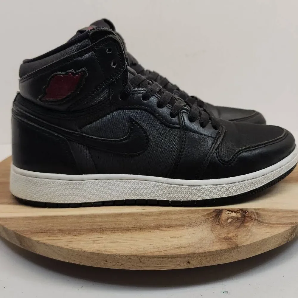 Nike Air Jordan 1 Retro High OG  Size 7 y Black