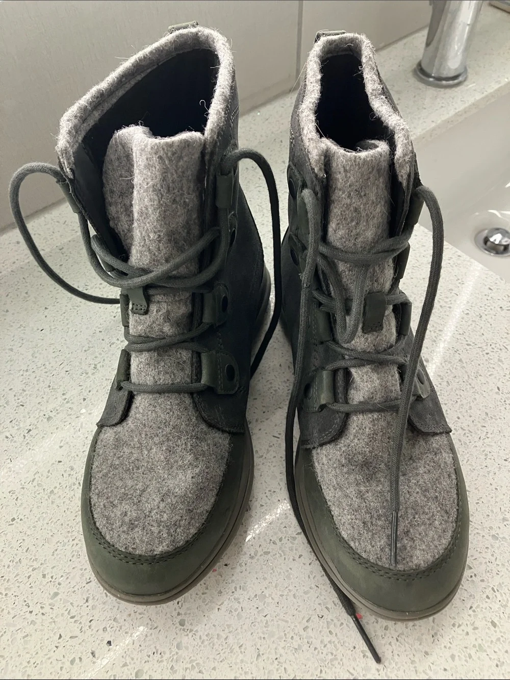 Sorel Explorer Joan Waterproof Winter Boots Gray Black Women’s 8.5