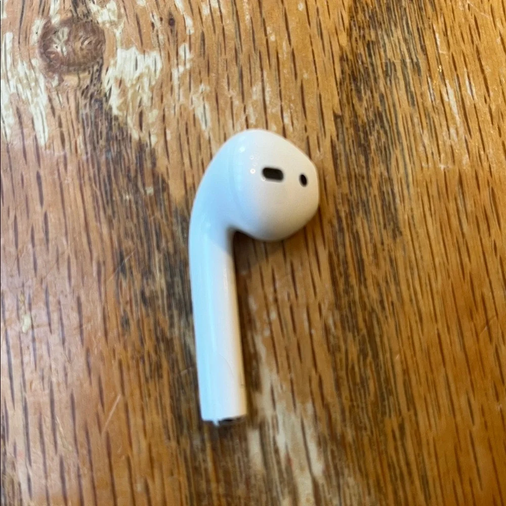 Apple includes airpods