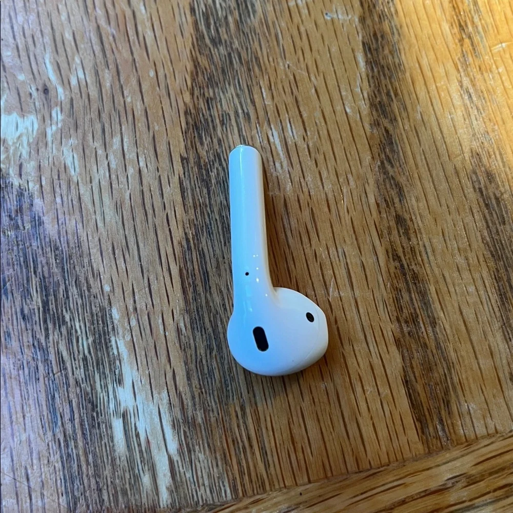 Apple includes airpods