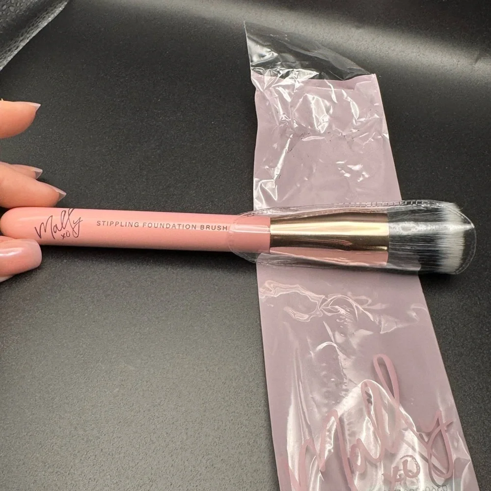 Mally Beauty elegant soft very