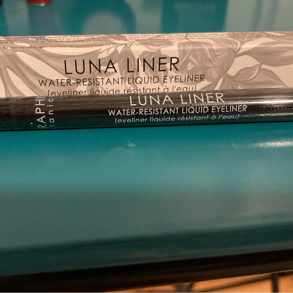 💄New Red Lipstick/Gloss , Doucce Blush, Luna Liner and Powder