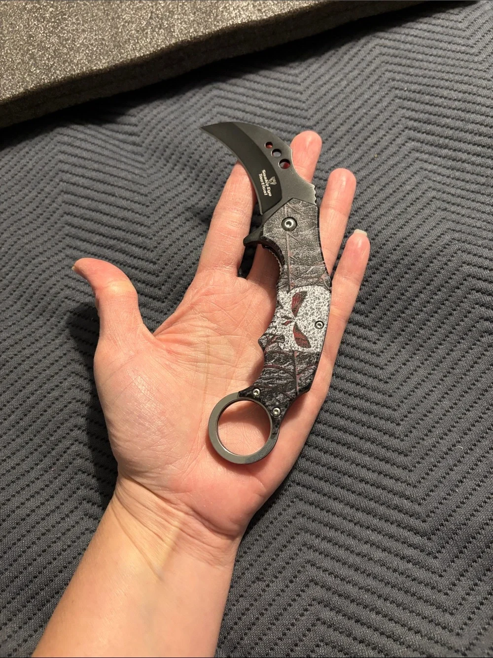 Skull-Accent Karambit Key Ring Folding Knife - Black and Red