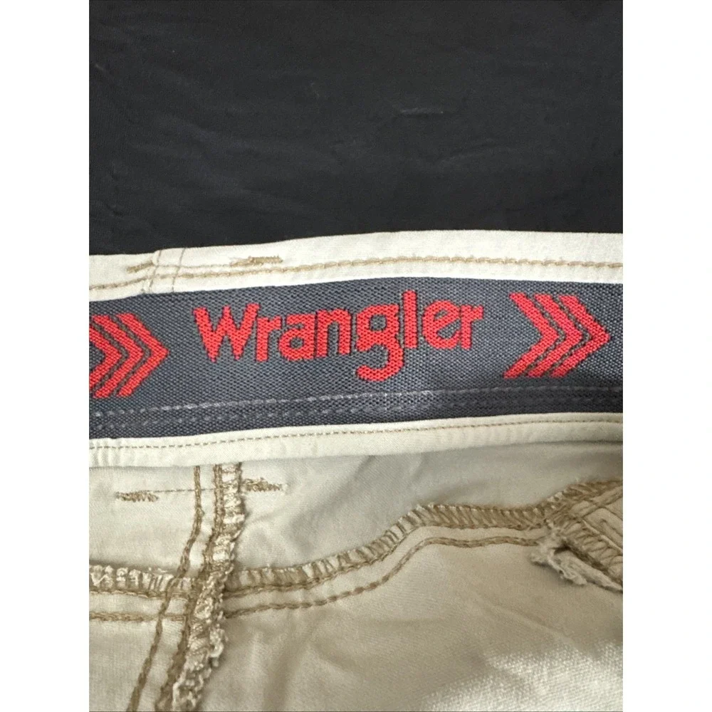 Wrangler tan‎ activewear / trail / hiking shorts - mens 44