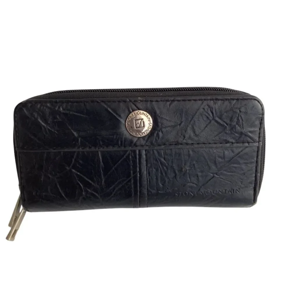 Stone Mountain Women's Black‎ Leather Zip-Around Wallet