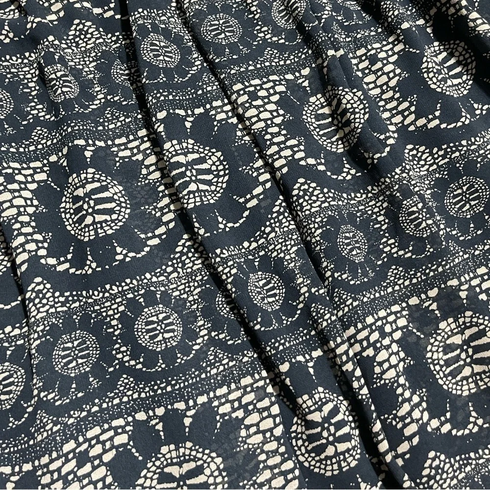 GAP lined pleated