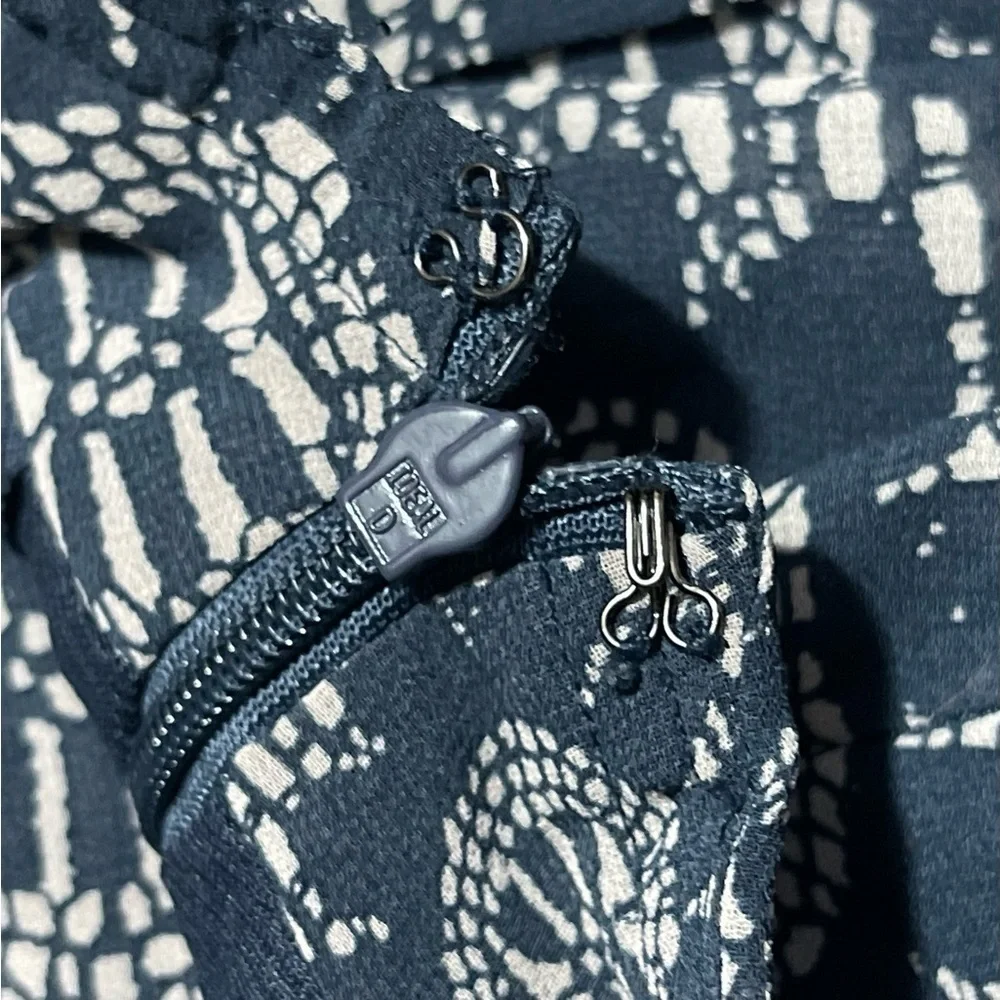 GAP lined pleated