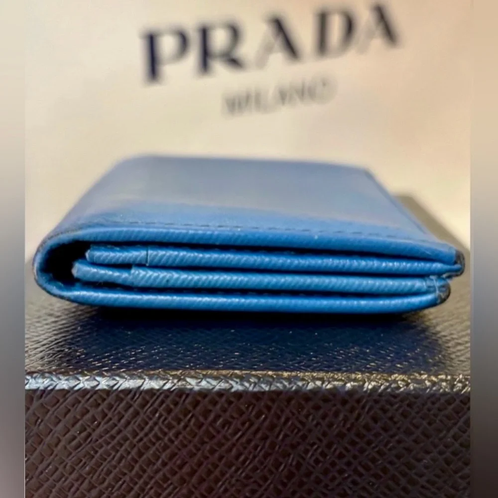 Prada easily no used