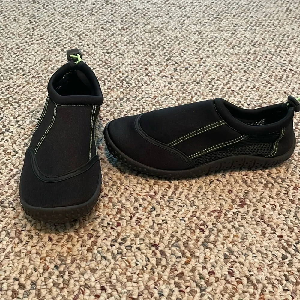 Crown Vintage Poseidon Water Shoe. NIB. Size 3 Youth