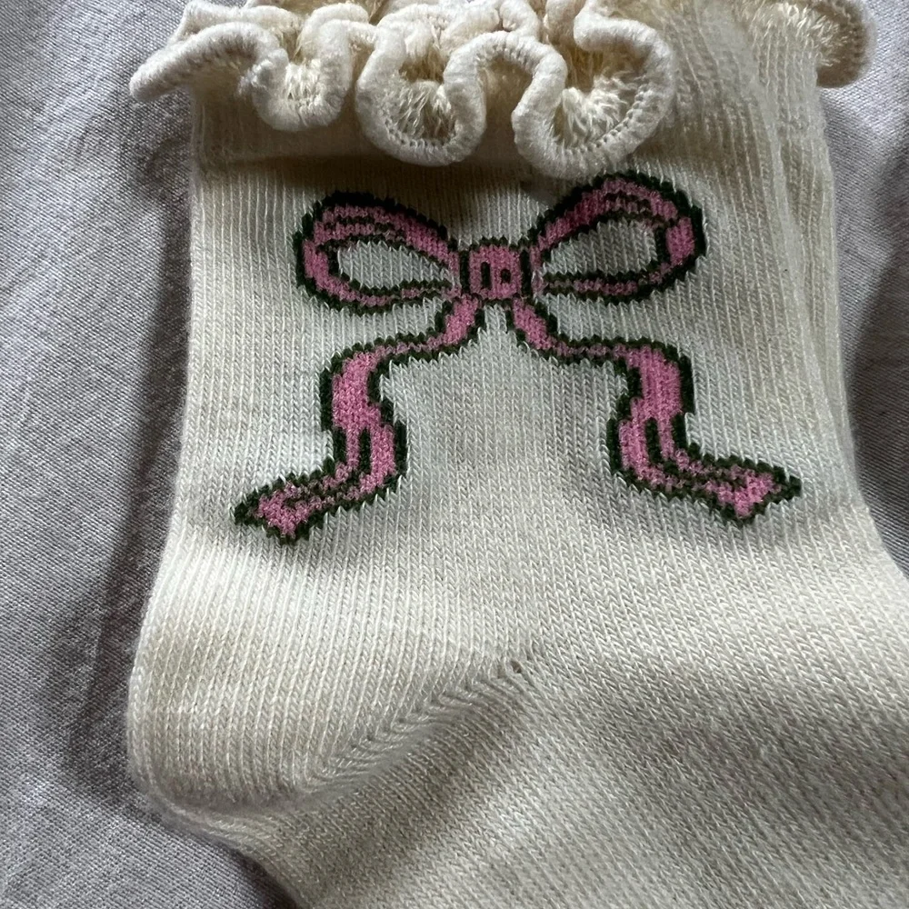 2 pair of socks and 2 head band for girls‎