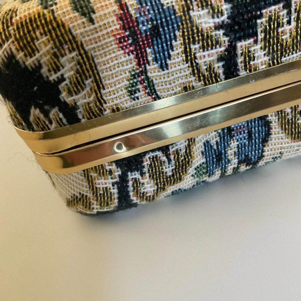 The Unbranded Brand vintage travel