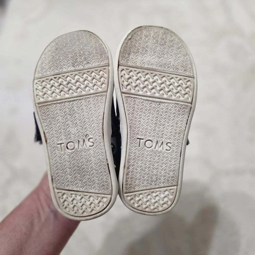 Toms these slip
