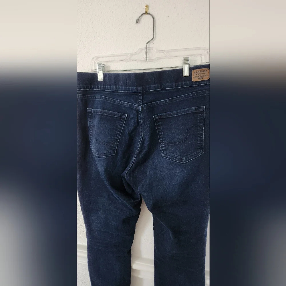Signature by Levi Strauss & Co. Women's Totally Shaping Pull-on Skinny Jeans, 31
