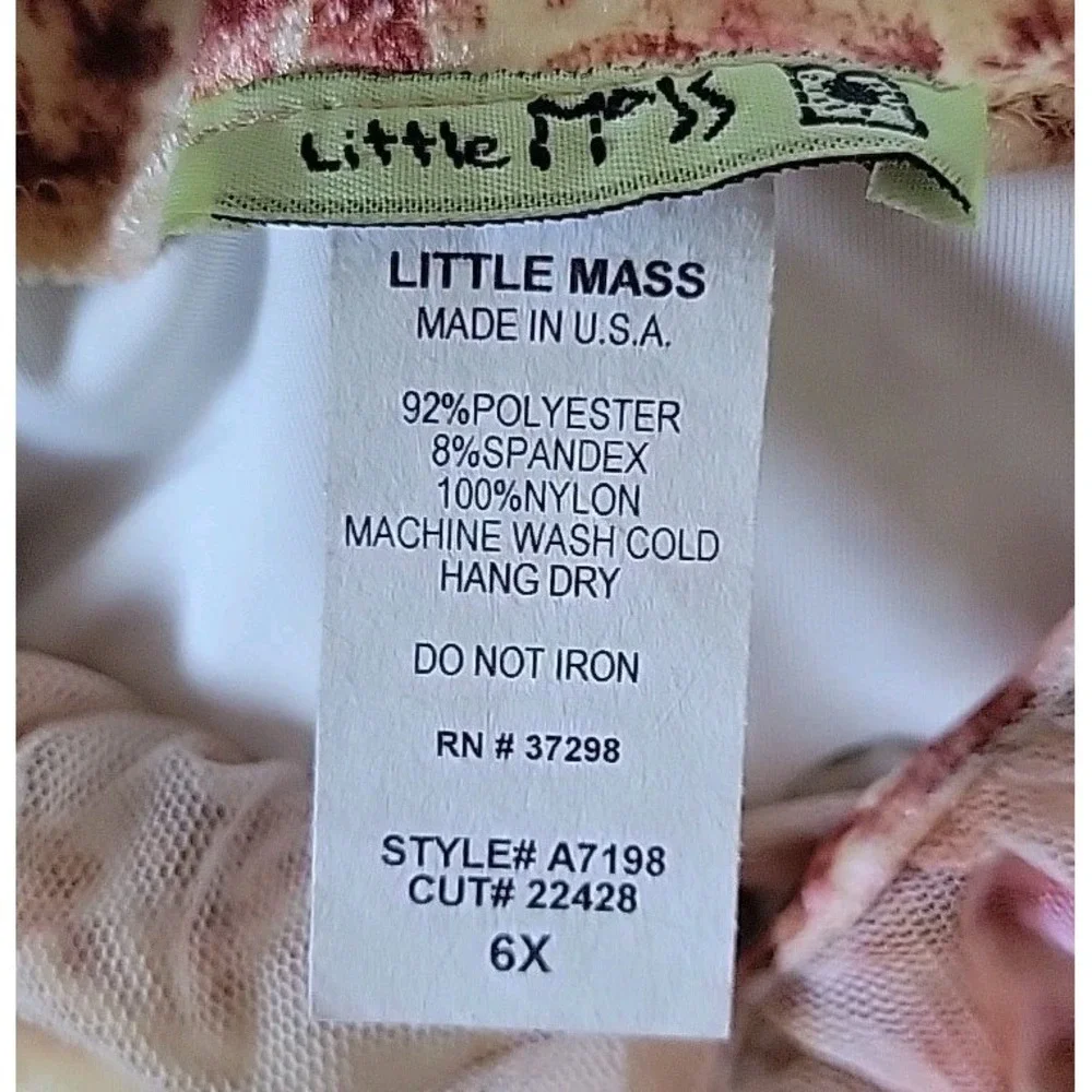 Little Mass features neckline